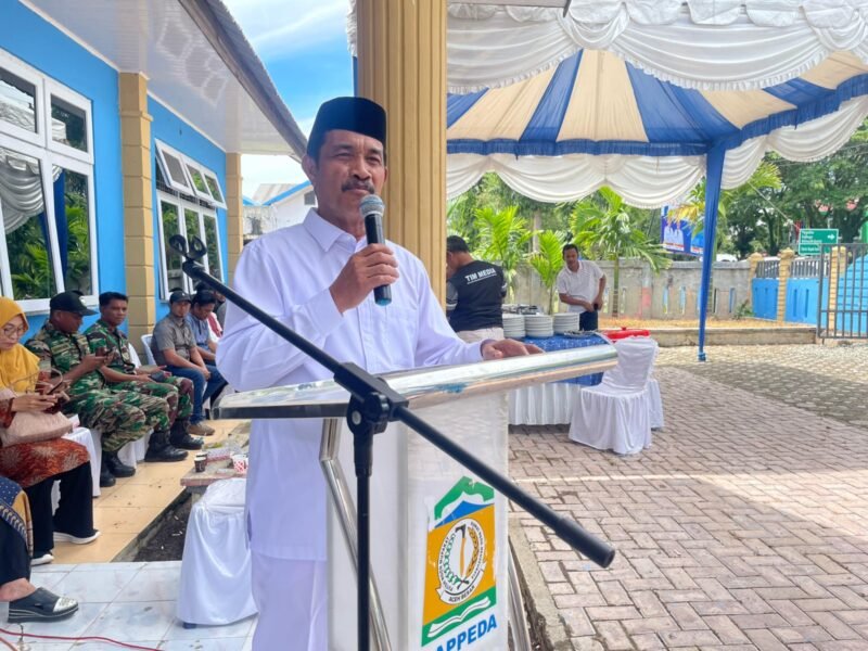 Wakil Bupati Aceh Besar Drs Syukri A Jalil, menyampaikan sambutannya pada acara silaturrahmi yang digelar di Kantor PWI Aceh Besar, Kota Jantho, Jumat (25/4/2025). Foto: Dok. MC Aceh Besar