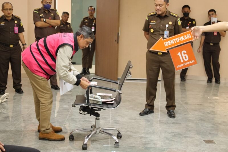 Tim Penyidik Jampidsus Kejagung menggelar rekonstruksi dalam penyidikan tindak pidana suap/gratikasi Pengadilan Negeri Jakarta Pusat dan perintangan penanganan perkara, Senin (28/4/2025) (Foto: NOA.co.id/HO-Puspenkum Kejagung RI).