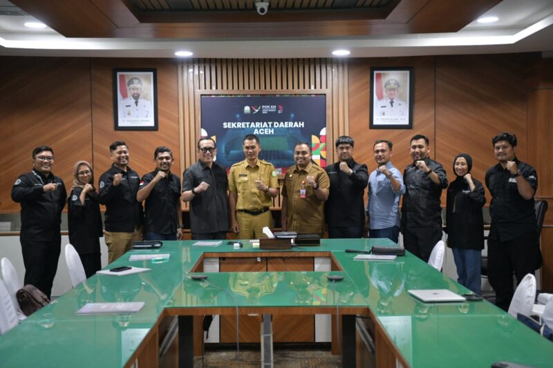 Plt. Sekda Aceh, Muhammad Nasir didampingi Karo Adpim Setda Aceh, Akkar Arafat menerima Silaturahmi dan Audiensi Indonesia Event Management Association Backstagers diruang Rapat Sekda lantai II Kantor Gubernur Aceh, Senin (28/04/2025). Foto: Dok. Biro Adpim Setda Aceh