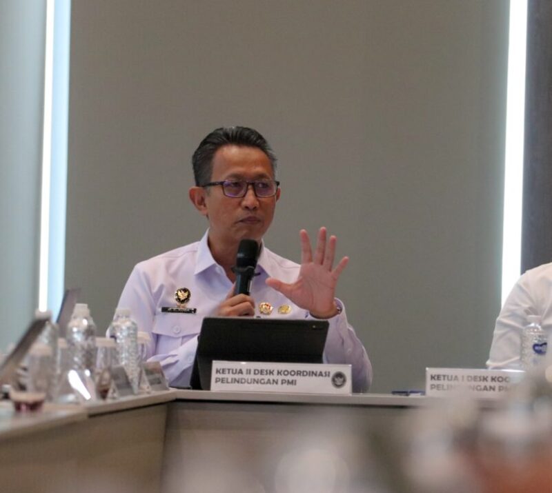 Deputi Bidang Koordinasi Politik Luar Negeri, Mohammad K. Koba saat Rapat Pleno dan Rapat Satgas Desk Koordinasi Pelindungan Pekerja Migran Indonesia (P2MI), Jakarta, Senin (28/4/2025). (Foto : NOA.co.id/HO-Kemenkopolkam).