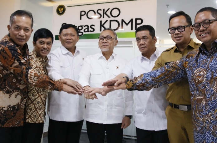 Wamendagri Bima Arya Sugiarto (Kedua Kanan) saat acara lanjutan Sosialisasi Inpres Nomor 9 Tahun 2025 tentang Percepatan Pembentukan Koperasi Desa/Kelurahan Merah Putih di Ruang Rapat Utama Kantor Kementerian Koordinator Bidang Pangan, Jakarta, Selasa (15/4/2025). (Foto : NOA.co.id/HO-Puspen Kemendagri).