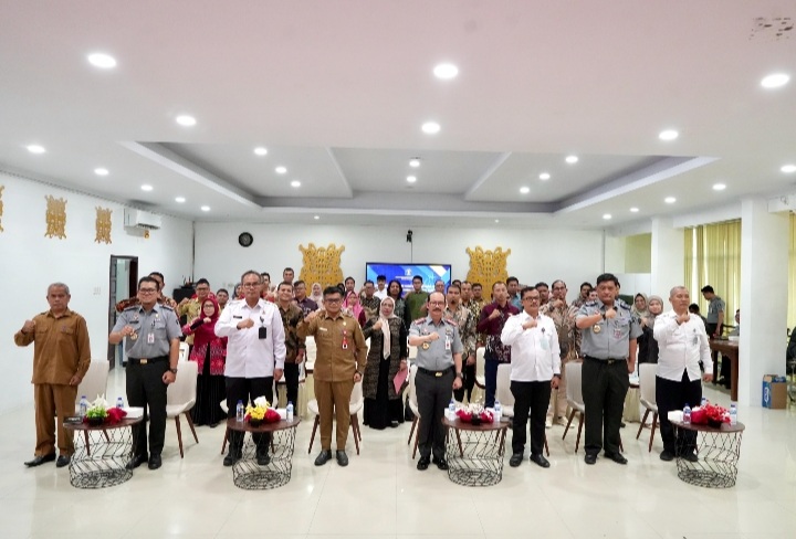 Rapat Koordinasi dan Penandatanganan Kontrak Bantuan Hukum Tahun Anggaran 2025 di Aula Bangsal Garuda, Banda Aceh, Senin (21/4/2024). (Foto : NOA.co.id/HO-Kanwil Kemenkum Aceh).