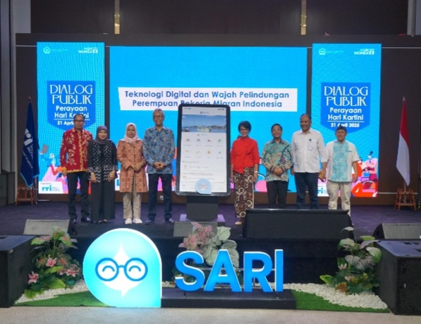 Perwakilan dari Kementerian Luar Negeri dan UN Women di peluncuran Chatbot AI SARI - inisiatif bersama dalam pemanfaatan teknologi untuk meningkatkan akses informasi dan layanan pelindungan bagi pekerja migran Indonesia khususnya perempuan, Jakarta, Senin (21/4/2025). (Foto : NOA.co.id/HO- UN Women).