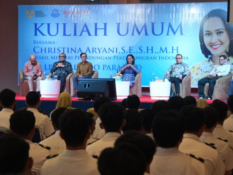Wakil Menteri Pelindungan Pekerja Migran Indonesia, Christina Aryani (Tengah) saat memberikan kuliah umum di LPKS Balindo Paradiso, Denpasar, Bali, Jumat (25/4/2025). (Foto : NOA.co.id/HO-KemenP2MI).