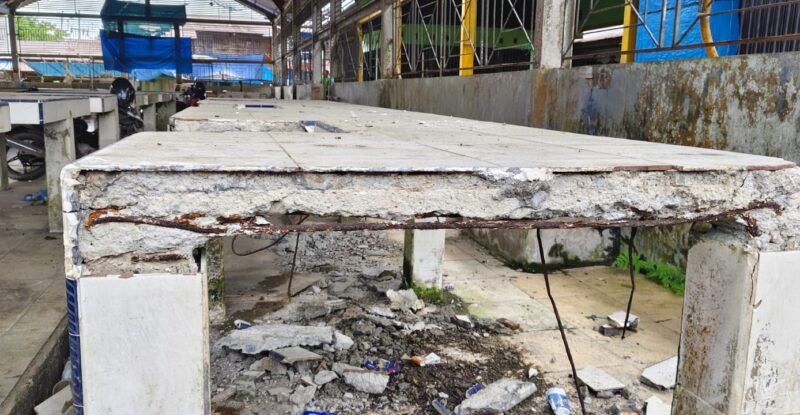 Kondisi meja tempat pedagang ikan di Pajak Impres kota Sinabang. Foto:Dok. Argam/Noa.co.id.