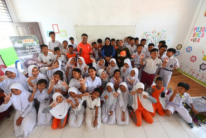 Balai Besar Konservasi Sumber Daya Alam Sumatera Utara melalui Seksi Konservasi Wilayah VI pada Bidang KSDA Wilayah III Padangsidimpuan bersama dengan lembaga mitra kerjasama Centre for Orangutan Protection (COP) melaksanakan kegiatan edukasi konservasi di beberapa sekolah di Kota Pinang, Kabupaten Labuhan Batu Selatan, Kamis (17/4/5). (Foto : NOA.co.id/HO-Ditjen KSDAE).