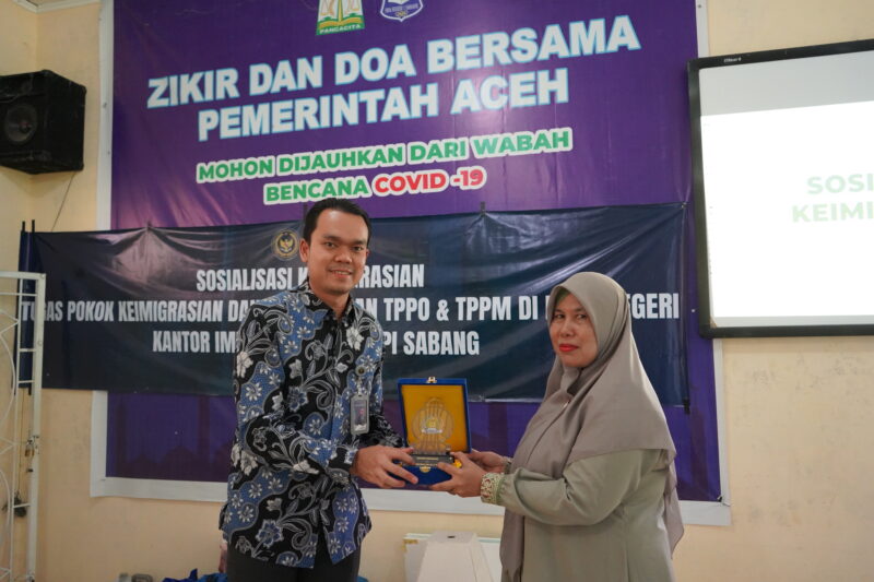 Kepala Kantor Imigrasi Sabang, Muchsin Miralza menegaskan pentingnya edukasi sejak dini tentang keimigrasian dan potensi kejahatan lintas negara. Menurutnya tawaran kerja seperti itu terdengar menggiurkan.