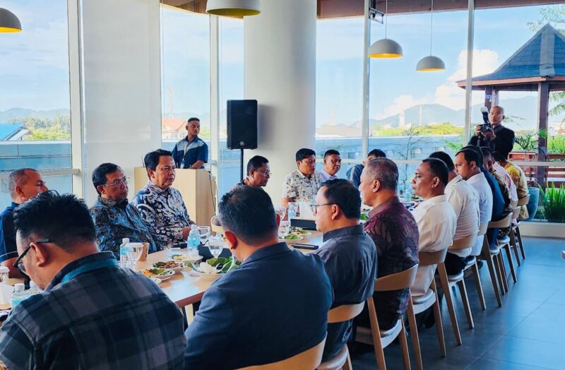 Kolaborasi BUMN Diperkuat, BSI Aceh Sambut Anggota Komisi VI DPR RI di Landmark BSI Aceh. Foto: Dok. Humas BSI Aceh