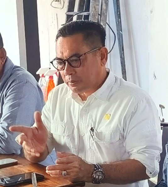 Anggota DPR RI Komisi XIII DPR RI dari Fraksi Partai Demokrat, H.T Ibrahim (Tengah), Banda Aceh, Sabtu (3/5/2025). (Foto : NOA.co.id/Farid Ismullah).