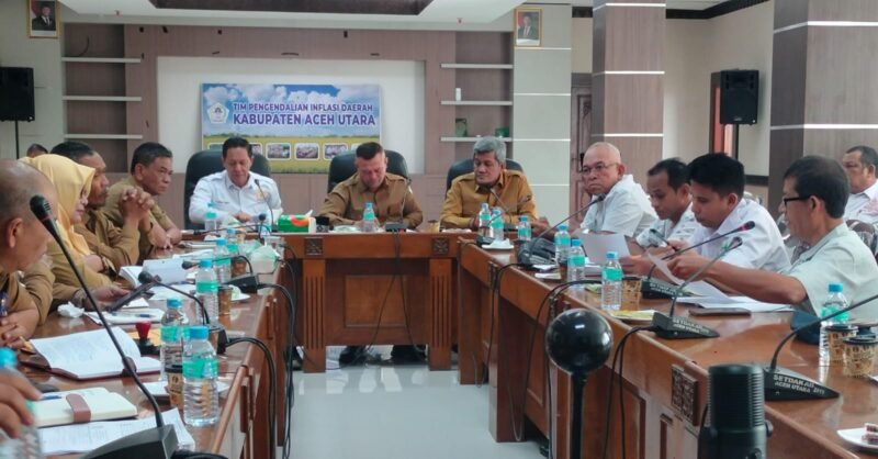 Bupati Aceh Utara H. Ismail A Jalil, SE, MM, dalam pertemuan berlangsung di ruang oproom Kantor Bupati pada Senin, 5 Mei 2025, dihadiri para Pengurus KADIN setempat dan seluruh unsur pejabat terkait. Foto: Dok. Zubir/ NOA.co.id