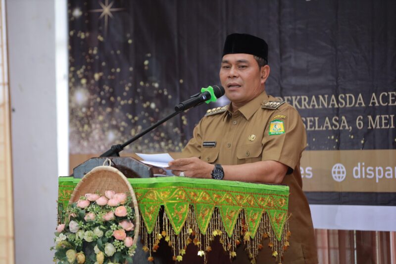 Bupati Aceh Besar H. Muharram Idris (Syech Muharram) menyampaikan sambutan Pada pengukuhan pengurus BAPOPSI tingkat Kabupaten dan Kecamatan serta melaunching PORKAB Tahun 2025, di Gedung Dekranasda Aceh Besar, Gampong Gani, Kecamatan Ingin Jaya, Aceh Besar, Selasa (06/05/2025). Foto: Dok. MC Aceh Besar