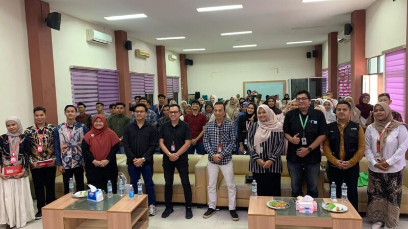 Para Pelaku UMKM beserta Pemateri melakukan sesi foto bersama setelah acara pembukaan. Foto: Dok. Rauzatul Jannah/Public Relation Kejar Mimpi Aceh