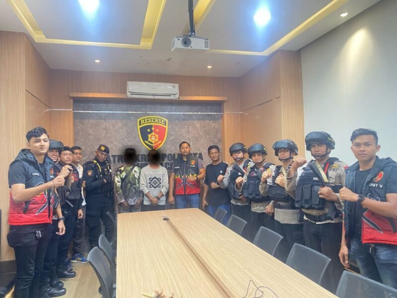 Dua remaja asal Kecamatan Baitussalam yang masih dibawah umur turut diamankan polisi. Foto: Bidhumas Polresta Banda Aceh