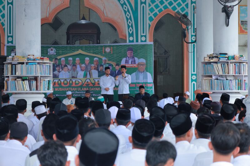 Bupati Aceh Barat Tarmizi, SP, MM bersama Wakil Bupati Said Fadheil menghadiri acara akbar Mubahatsah Ulama Dayah Aceh Barat (MUDAB) ke-3. Foto: Dok. Diskominsa Aceh Barat