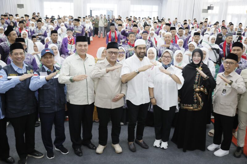 Gubernur Aceh Muzakir Manaf menghadiri acara pelepasan keberangkatan jemaah calon haji Embarkasi Aceh tahun 1446 H/2025 M di Asrama Haji Banda Aceh, Sabtu, 17 Mei 2025. Foto: Dok. Biro Adpim Setda Aceh