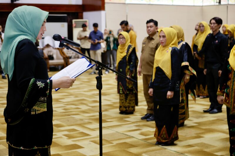 Ketua Dekranasda Aceh Kukuhkan Pengurus Baru, Dorong Pelestarian Warisan Kerajinan Daerah. Foto: Dok. Biro Adpim Setda Aceh