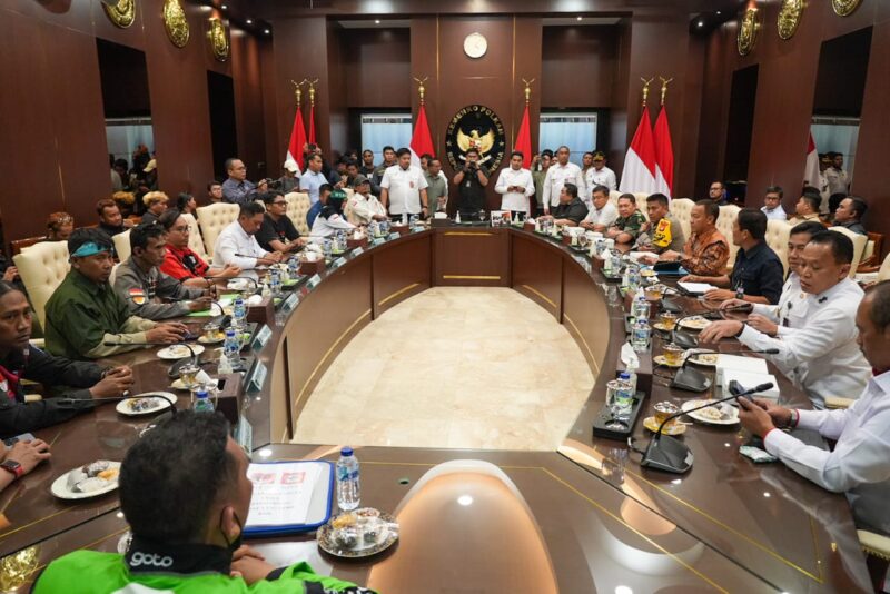 Kemenko Polkam memfasilitasi pertemuan antara Kementerian Perhubungan dan Mitra Ojek Daring, Jakarta, Selasa (20/5/2025). (Foto : NOA.co.id/HO-Kemenkopolkam).