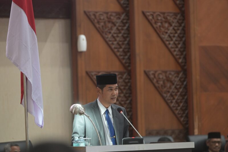 Draft Rancangan Perubahan UUPA Disetujui DPRA, Plt Sekda Ajak Semua Pihak Bersinergi Agar Disahkan DPR RI Tahun Ini. Foto: Dok. Biro Adpim Setda Aceh