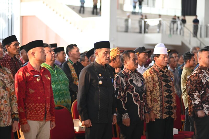Wakil Bupati Aceh Besar Drs. Syukri A Jalil menghadiri peluncuran dan dialog percepatan musyawarah desa khusus (Musdesus) dan Pembentukan Koperasi Desa/Koperasi Merah Putih, di Balee Meuseraya Aceh Banda Aceh, Kamis (22/05/2025). Foto: Dok. MC Aceh Besar