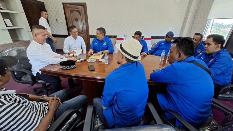 Pengurus PWI Aceh Utara saat melakukan audiensi dengan Bupati H. Ismail A Jalil, SE., MM., atau Ayahwa di  ruang kerjanya di kantor bupati di Landing, Lhoksukon, Rabu (28/5/2025). Foto: Dok. PWI Aceh Utara
