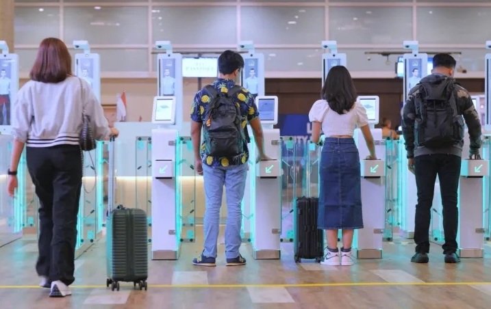 Foto :  Ilustrasi Penumpang pesawat yang tiba di Terminal Kedatangan Internasional Bandara.