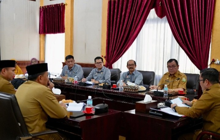 Kanwil Kemenkum Aceh saat audiensi bersama Pemkab Aceh Tengah terkait percepatan pembentukan Koperasi Merah Putih, Aceh Tengah, Senin (19/5/2025). (Foto : NOA.co.id/HO-Kanwil Kemenkum Aceh).