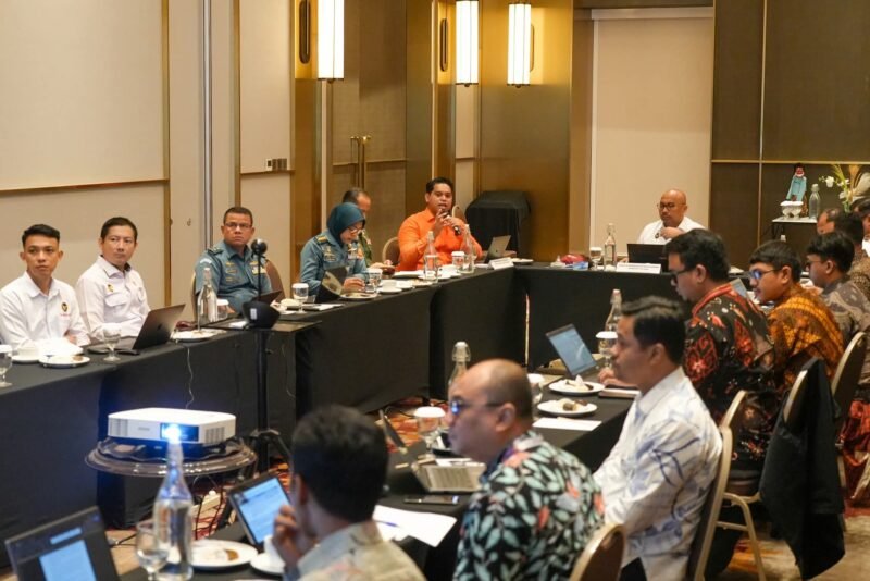 Kemenko Polkam saat rapat Koordinasi Stocktaking Isu dan Perkembangan Kerjasama Multilateral Bidang Politik dan Perdamaian Internasional yang digelar di Bandung, Jawa Barat, Senin (30/6/2025). (Foto : NOA.co.id/HO-Kemenko Polkam).