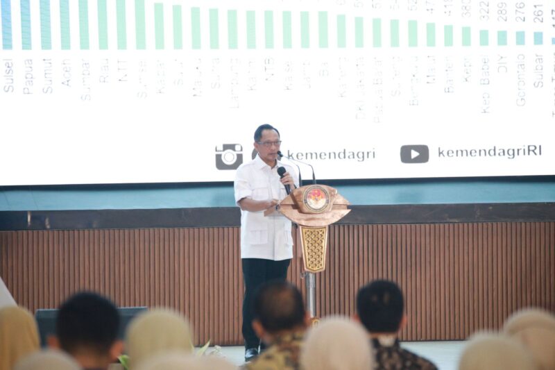 Mendagri Muhammad Tito Karnavian saat berikan Kuliah Umum Civitas Academica dan Praja IPDN Pusat dan Regional di Balairung Rudini IPDN Kampus Jatinangor, Kabupaten Sumedang, Jawa Barat, Kamis (5/6/2025). (Foto : NOA.co.id/HO-Puspen Kemendagri).