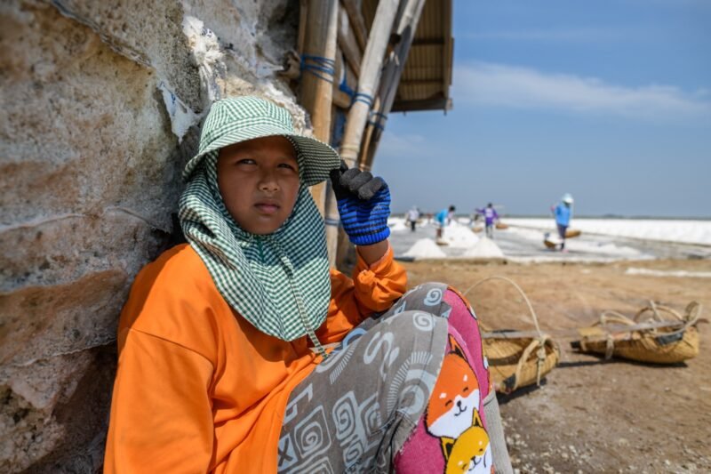 Copyright: ©️ UNICEF/UNI787882/Roisri
Thanakrit Kaewkla, seorang anak laki-laki berusia 12 tahun dari komunitas Ban Pak Talay di Distrik Ban Laem, Provinsi Phetchaburi. 