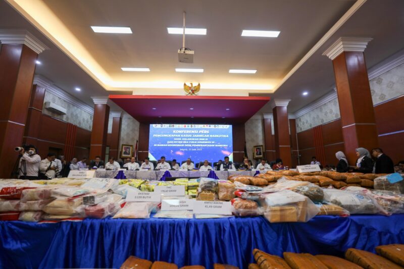 konferensi pers Pengungkapan Kasus Jaringan Narkotika Hasil Kolaborasi BNN dan Ditjen Bea Cukai Kemenkeu di bawah Koordinasi Desk Pemberantasan Narkoba, Jakarta, Senin (23/6/2025). (Foto : NOA.co.id/HO-Kemenko Polkam RI).