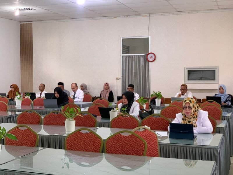 Sejumlah Kepala SMA, SMK, dan SLB di Banda Aceh mengikuti kegiatan Talent Mapping serta Wawancara bagi Kepala Sekolah dan Bakal Calon Kepala Sekolah (BCKS). Kegiatan ini berlangsung di SMK Negeri 1 Banda Aceh dan dilaksanakan secara serentak di seluruh Aceh pada Tanggal 23 hingga 29 Juni 2025. Foto: Dok. Humas Disdik Aceh