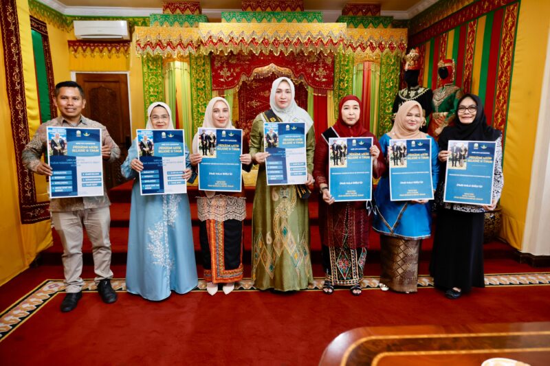 Marlina Kukuhkan Bunda PAUD dan Ketua Forikan Simeulue. Foto: Ist