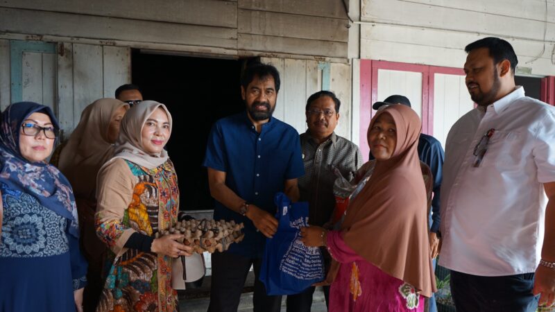 Mualem Tinjau Calon Penerima Rumah Layak Huni di Aceh Singkil. Foto: Dok. Biro Adpim Setda Aceh