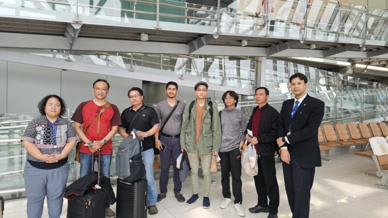 Enam WNI dievakuasi dari Iran transit di Bangkok didampingi KBRI Bangkok, Sabtu (28/6/2025). (Foto : NOA.co.id/HO-Kemlu RI).