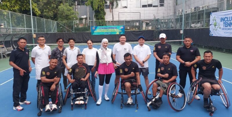 Pertandingan antara Forum Penggerak Olahraga Disabilitas bersama After Office Hours Tennis Club. Foto: ist.