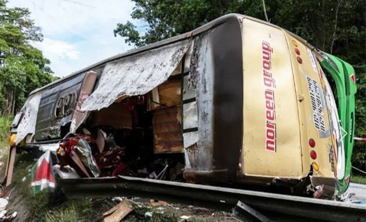 Tangkapan layar - Bus yang membawa mahasiswa Universitas Pendidikan Sultan Idris (UPSI) Malaysia, terlibat kecelakaan maut di Distrik Gerik, Perak, Malaysia, Senin (9/6/2025) dini hari. NOA.co.id/Bernama