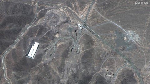 Fasilitas bunker pengayaan uranium nuklir Iran di Fordo. (Satellite image ©2025 Maxar Technologies / AFP)