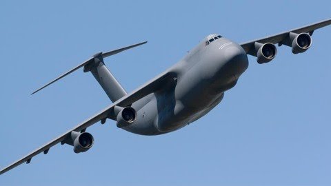 C-5M Super Galaxy merupakan pesawat angkut militer raksasa yang telah dioperasikan sejak 1970. (iStockphoto/dan_prat)