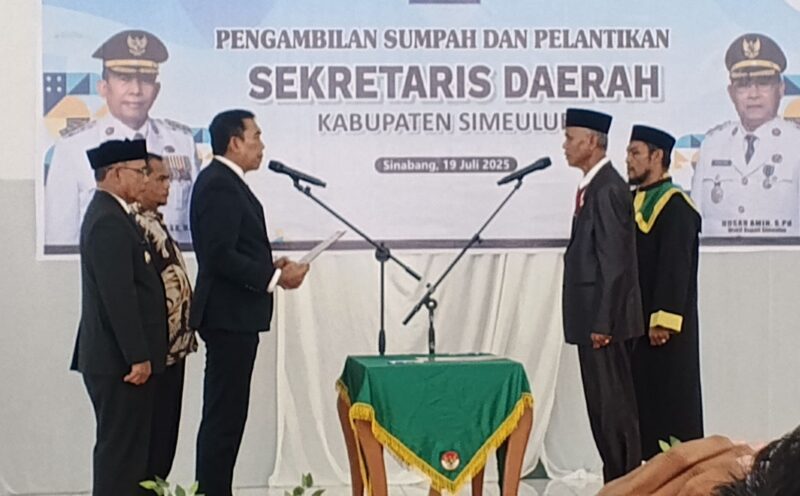 Asludin Resmi Dilantik Jadi Sekda Simeulue, Bupati Nasrun Tegaskan Pentingnya Kepemimpinan Amanah. Foto:Dok. Argam/Noa.co.id.