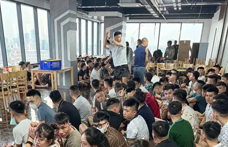 Penangkapan terduga penipuan daring oleh pihak berwenang Kamboja. (Foto : Istimewa).