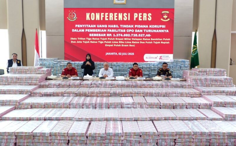 Penampakan uang senilai Rp1,374 triliun terkait kasus korupsi persetujuan ekspor Crude Palm Oil (CPO) minyak kelapa sawit periode 2021-2022, Jakarta, Rabu (2/7/2025). (Foto : NOA.co.id/HO-Puspenkum kejagung RI).