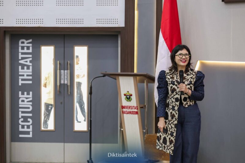 Wakil Menteri Pendidikan Tinggi, Sains, dan Teknologi (Wamendiktisaintek), Stella Christie pada kunjungan kerja di Universitas Hasanuddin (Unhas), Senin (7/7/2025). Foto: Humas Diktisaintek.