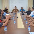 Kadis Kesehatan Aceh, dr. Munawar, SPOG bersilaturahmi dan berdiskusi dengan Pengurus PWI Aceh di Kantor PWI Aceh, Selasa, 15 Juli 2025. Foto: Dok. Abdul Hadi/PWI Aceh