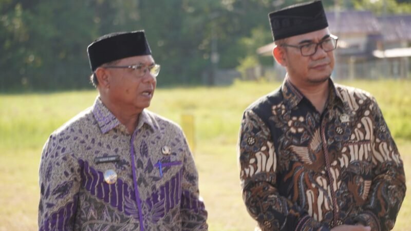 Ketua DPRK Simeulue Rasmanudin H Rahamin (Kiri) bersama Wakil Bupati Simeulue Nusar Amin (Kanan). Foto:Dok. Argam/Noa.co.id.
