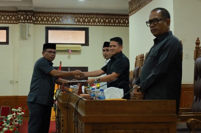 Pemkab Aceh Barat Terima Laporan Pertanggungjawaban APBK 2024 Disetujui Menjadi Qanun. Foto: Dok. Diskominsa Aceh Barat