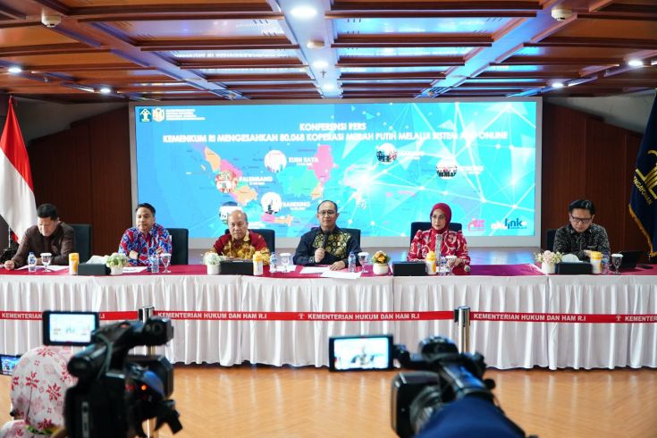 Ditjen AHU Kementerian Hukum saat Konferensi pers terkait pengesahan 80.068 Koperasi Desa Merah Putih (KDMP) dan Koperasi Kelurahan Merah Putih (KKMP) melalui Sistem AHU Online, Jakarta, Jumat (18/7/2025). (Foto : NOA.co.id/HO-Kemenkum).