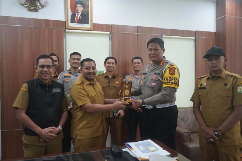 Perkuat Koordinasi Pelayanan Samsat, Dirlantas Polda Aceh Kunjungi Kepala BPKA. Foto: Ist