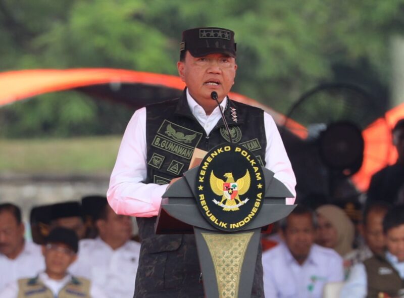 Menko Polkam Budi Gunawan saat memberi pengantar di Rapat Koordinasi Bersama Pengendalian Karhutla Provinsi Riau, yang digelar secara hybrid, Jakarta, Rabu (23/7/2025). (Foto : NOA.co.id/HO-Dok.Kemenko Polkam RI).