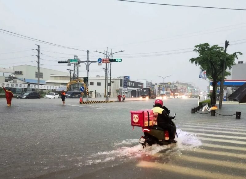 Badai telah mengakibatkan hujan lebih dari dua meter di beberapa wilayah Taiwan selama seminggu terakhir. / AFP