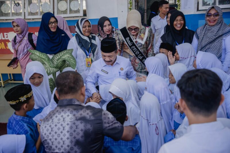 Bupati Pidie, H.Sarjani Abdullah,SH saat menghadiri Imunisasi Dinas Kesehatan, Rabu (13/8/2025) (Foto.Amir Sagita.NOA.co.id).
